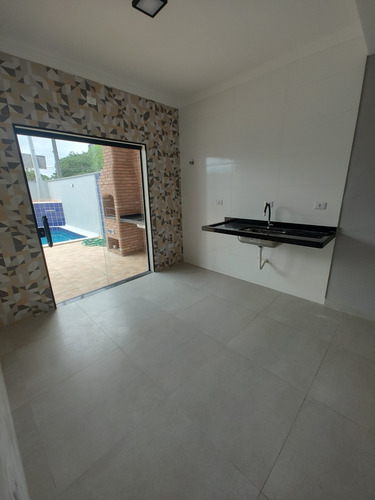 Casa Com Dois Quartos Sendo Uma Suíte, Piscina