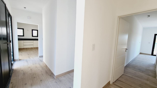 Imagen 15 de 27 de Casa En Venta En El Cantón Islas