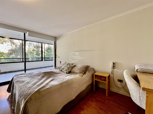 Departamento En Venta De 4 Dorm. En Las Condes .metro.