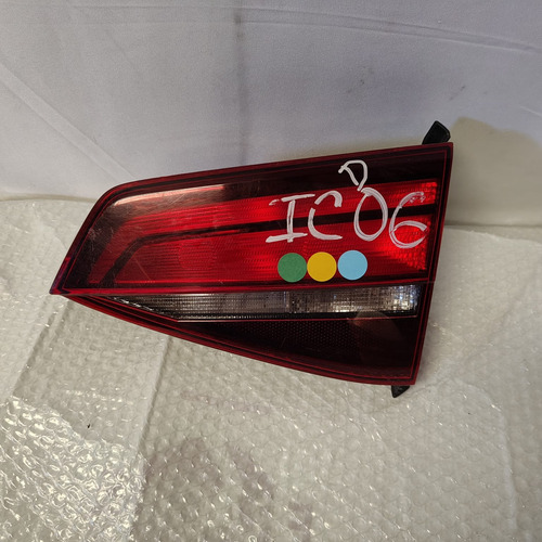 Inter Calavera Derecha Vw Jetta 2015-2018 Derecho/pasajero Rojo (Usado)