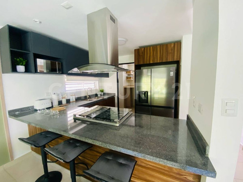 Pre Venta De Casa En Area De Cumbres En Fraccionamiento Privado