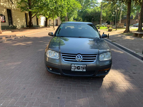 Volkswagen Bora 1.8 Highline T Tiptronic Cuero 2013