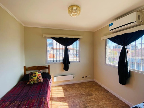 Imagen 11 de 18 de ¡ Oportunidad ! Chalet De 4 Amb. Con Garage Doble Y Fondo..