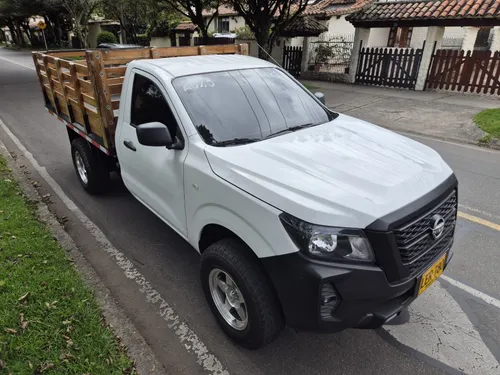 Nissan NP300 Frontier Np 300 Frontier Estacas Rines Mt 4x2 Gasolina