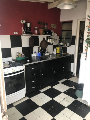 Importante Propiedad Emplazada En Lote De 380 Mts2