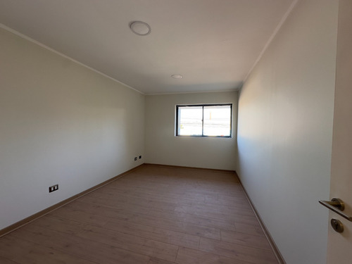 Bodega Con Oficinas En Sector Idustrial