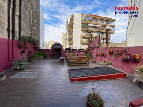 ¡casa De 4 Plantas Con Terraza, 100 Años De Antigüedad, Posibilidad De Construir!