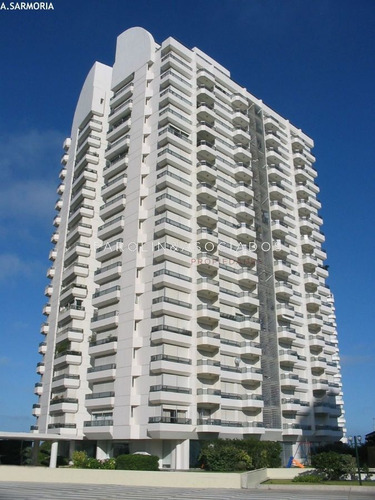 Imagen 19 de 24 de Venta De Apartamento De 2 Dormitorios En Edificio Torre Marina Punta Del Este