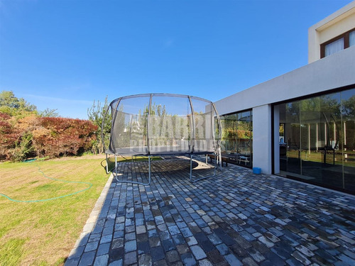 Casa En Venta En Las Brisas De Chicureo