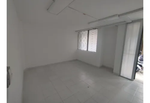 Se Arrienda Amplia Bodega, En Calasanz, Medellín