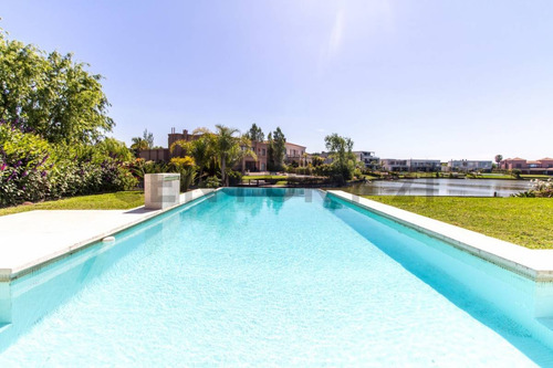 Impecable Casa En Alquiler Amoblado En Cabos Del Lago.