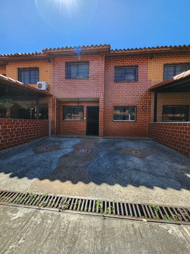 Venta De Casa Ubicada En Guatire, Urb. Villas Del Este 