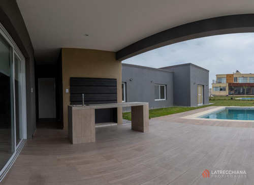 Casa En Alquiler O Venta. A Estrenar. Barrio Horizontes Al Sur. Canning.