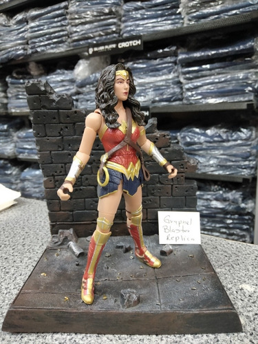 Dc Multiverse Wonder Woman, Grapnel Blaster Replica!! (Usado)