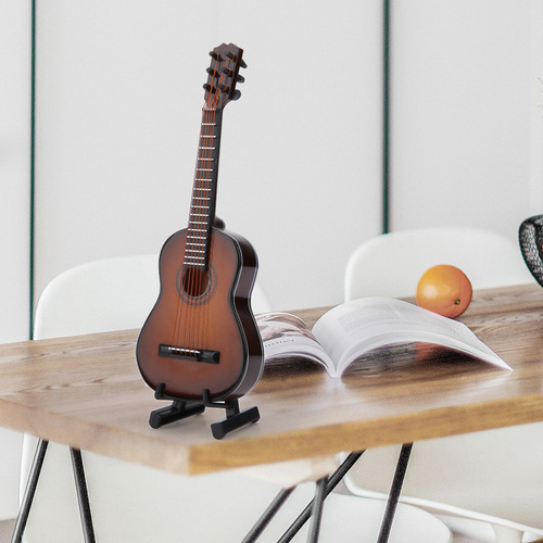 Maqueta De Madera En Miniatura Con Pantalla De Miniguitarra