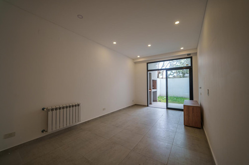 Departamento Tres Ambientes Con Patio A La Venta En Lujan Centro Sarmiento Al 600