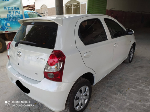 Imagem 4 de 9 de Toyota Etios