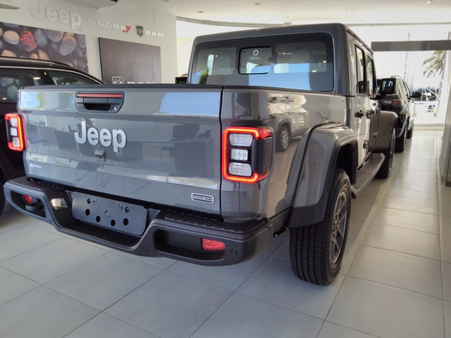 Imagen 3 de 15 de Jeep Gladiator Overland 3.6l At8 4x4 Entrega Inmediata Fp