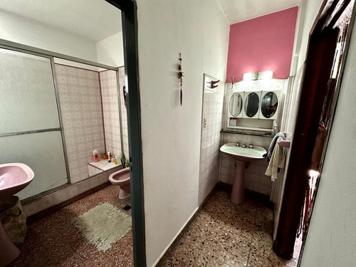 Casa Con Locales En Venta En Rafael Calzada