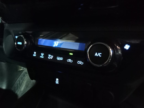 Imagen 10 de 25 de Toyota Hilux Srv 4x2 Aut