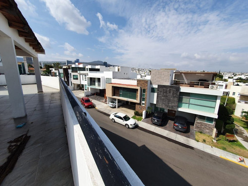 Se Vende Casa En Claustros De Las Misiones, Centro Sur De 3 Niveles, Ubicadísima
