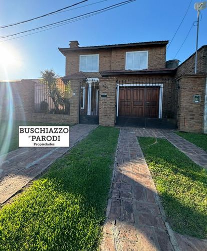Venta Casa 5 Ambientes Dos Plantas Con Piscina / En Exaltación De La Cruz