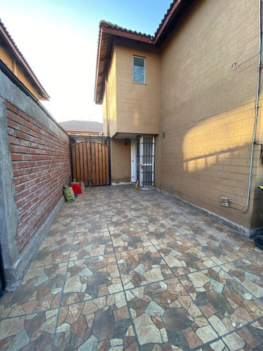 Casa De 2 Pisos 3d Y 2 Baños En Excelente Estado