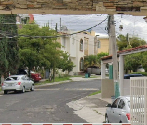 Sk01- Casa En Remate Bancario En C. Industria De La Construcción, Villas De Zapopan, Zap, Jal. (65% Debajo De Su Valor Comercial, Solo Recursos Propios)