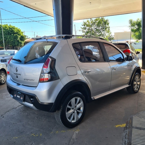 Imagen 8 de 15 de Renault Sandero Stepway 2014 1.6 Confort Dynamique Privilege