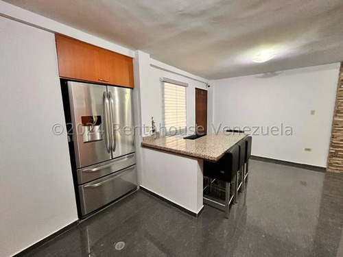 Maria Pastran Vip Casas En Venta En Cabudare Lara En Urbanismo Privado De La Piedad En Cabudare, Cuenta Con Una Amplia Sala, Cocina Moderna Con Tope De Granito ,pisos De Porcelanato.