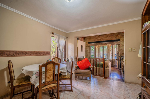 Casa En Venta De 3 Dormitorios Con Pileta En Ciudad Evita