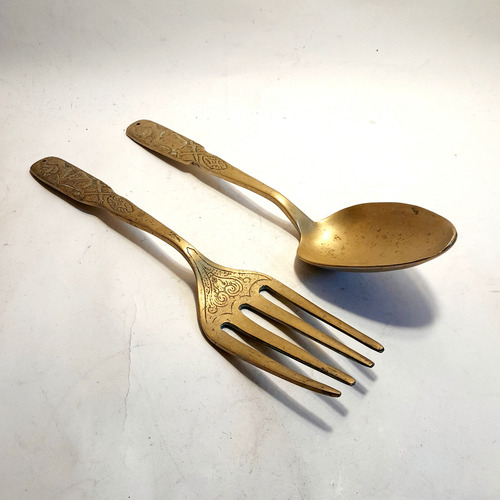 Antiguo Adorno Cuchara Y Tenedor De Bronce Para Colgar Dorado (Usado)