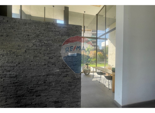 Amplio Y Moderno Departamento