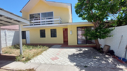 Amplia Casa  Remodelada En Excelente Ubicación, La Pampa