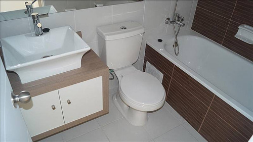 Depto. 1305, 2 Dormitorios, 2 Baños, Metro Moneda