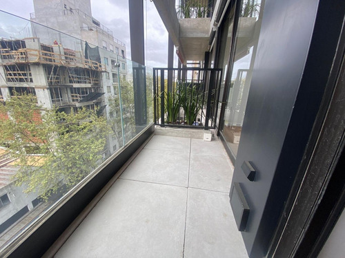 Imagen 2 de 8 de Venta Apartamento De 1 Dormitorio Piso Alto Frente A Estrenar Centro