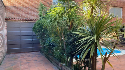Casa En Venta Con Piscina, 3 Dorm, 4 Baños, Garaje-colón