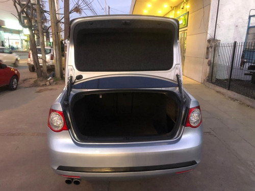 Imagen 9 de 13 de Volkswagen Vento 2.5 Luxury Wood Tiptronc 2007
