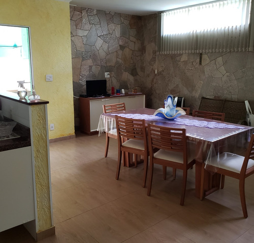 Casa Ampla Com Grande Área No Centro
