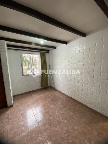 Casa En Venta De 4 Dorm. En Maipú