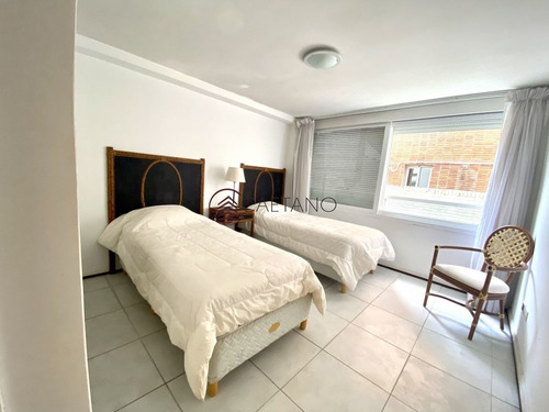 Imagen 14 de 20 de Excelente Apartamento Enfrente Al Puerto! - Punta Del Este Peninsula