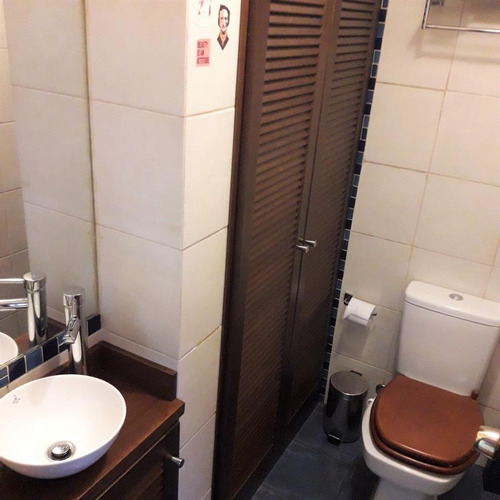 Casa En Buceo, Muy Buen Estado, 2 Dormitorios, 2 Baños, Cochera Y Parrillero