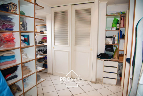 Casa En Venta De 6 Dorm. En Lo Barnechea