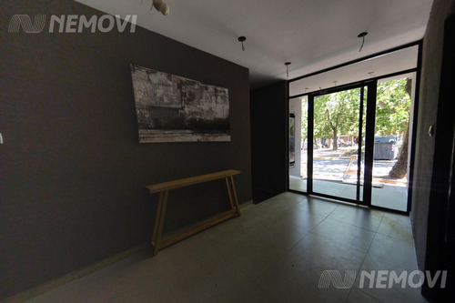 Venta Local Con Patio Parque Saavedra