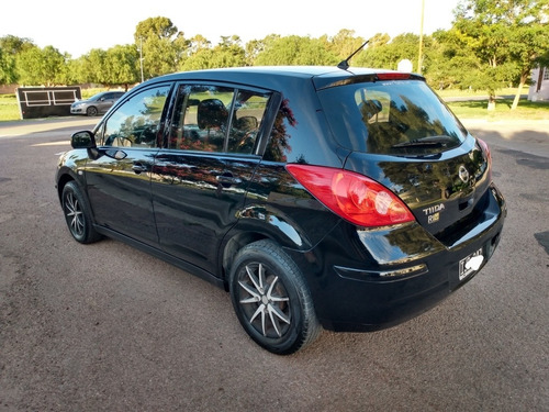 Nissan Tiida 1.8 Visia 2010