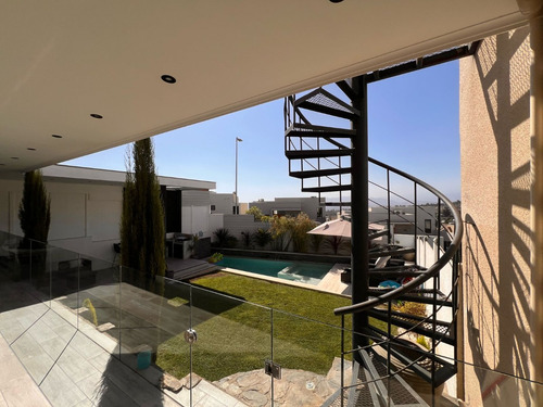 Casa En Exclusivo Condominio