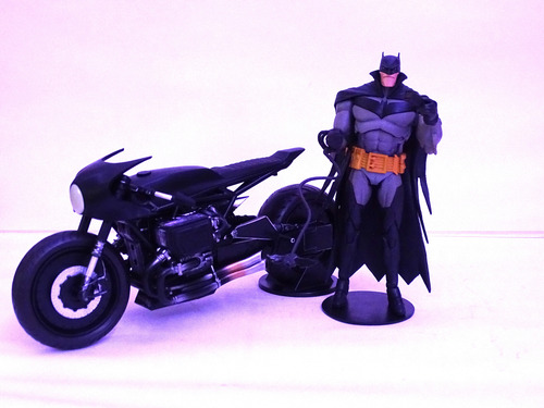 Batman Dc Multiverse Con Motocicleta, Sin Caja (Usado)
