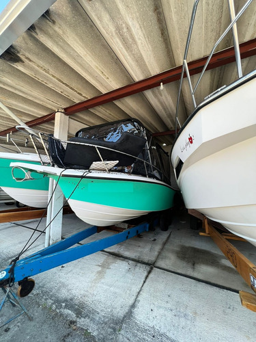 Lancha Fishing 22 C/ Mercury 200 Hp 4 Tempos Ano 2022