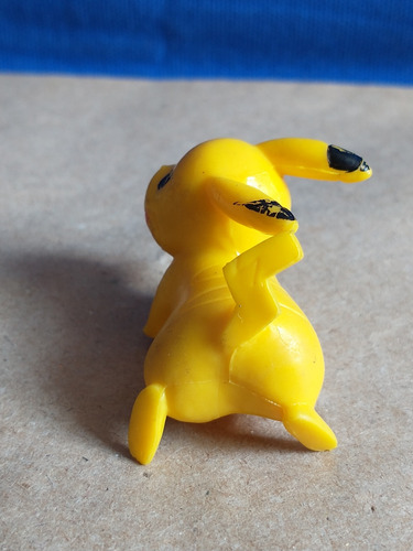Pikachu Pokémon Bootleg (Usado)