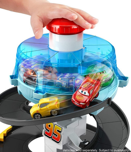 Imagen 2 de 6 de Mini Pista Disney Cars Rusteze Espiral +1 Carro Rayo Mcqueen